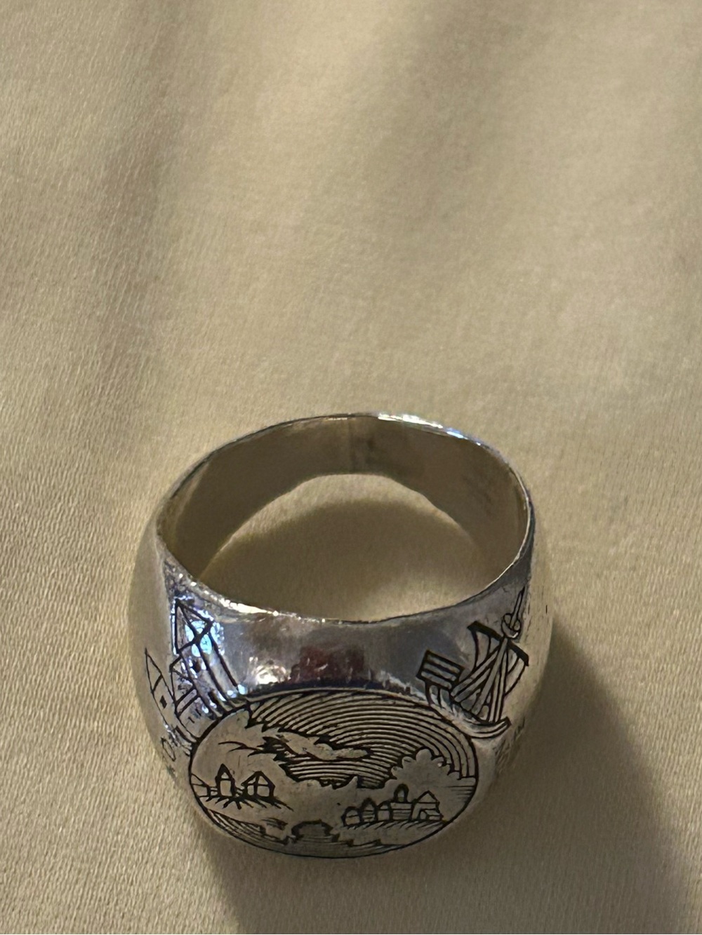 Digby and Iona Whitman Signet Ring - Picture 10 of 12